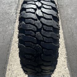 (1) 285/65R18 Super Swamper 