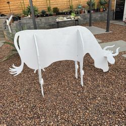 Rustic Hand-Crafted Wooden Cow Yard Sculpture – White Outdoor Garden Art