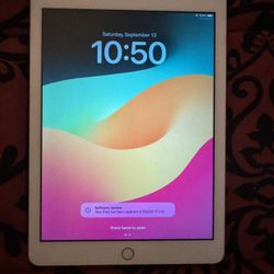 Apple IPad 6th Generation WiFi Only!!! (White )(32GB) Excellent Condition 
