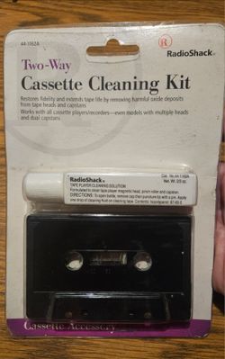 NEW RADIO SHACK 2 WAY CASSETTE CLEANING KIT ( CASSETTE ACCESSORY )