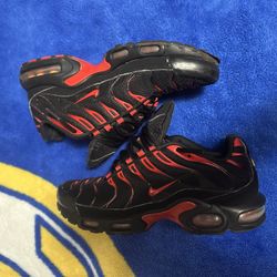 Nike Air Max Plus Black University Red