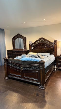 FREE Queen bedframe