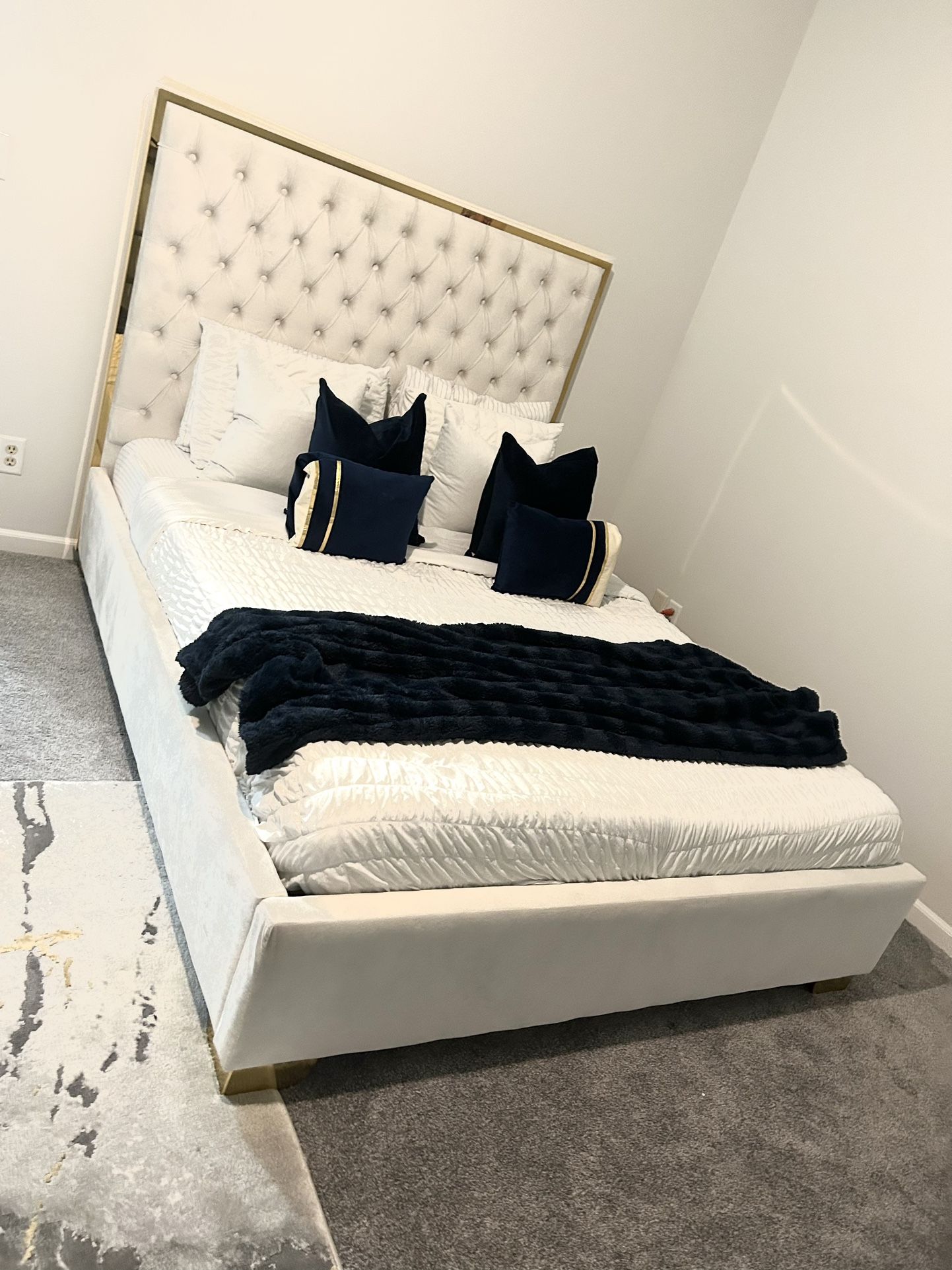 Queen Size Velvet Bed With Mattress