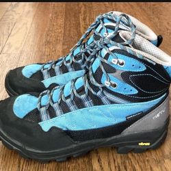 RARE MERU HIKING BOOTS 