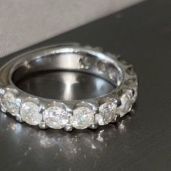  10kt white natural diamond, Size 6 diamonds approximately 2ct,