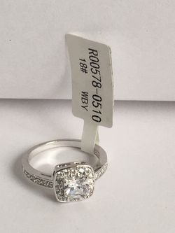 BEAUTIFUL SILVER TONE RHINESTONE RING SIZE 7