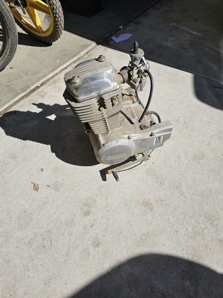 Vintage Honda XR80 motor.