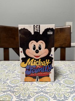 Mickey Family Cute Together Keychain Popmart