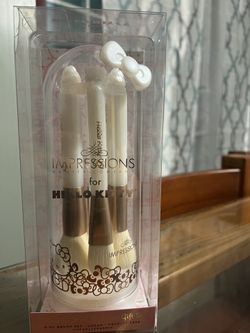 Impressions Hello Kitty Kawaii Icon Bell Brush Set