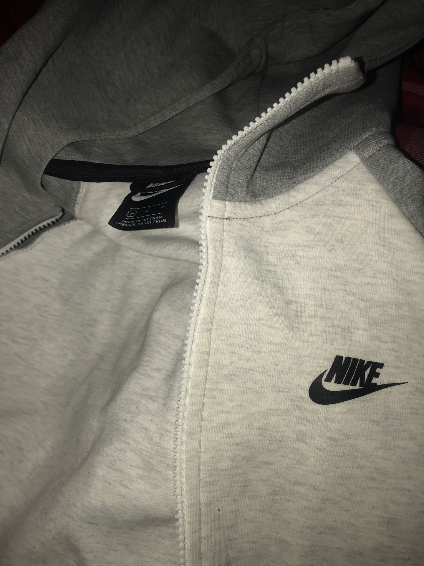 Nike Tech Size (M)