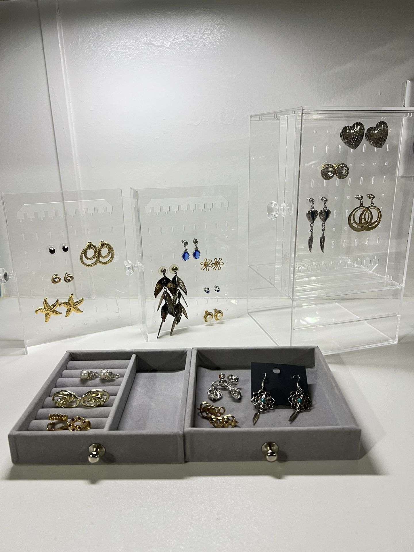 Vintage earrings Lot vintage! Transparent Plastic Jewelry Storage Box For Earring Details in photos of a battered box drawer