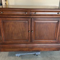 Chest of drawers with Shelves