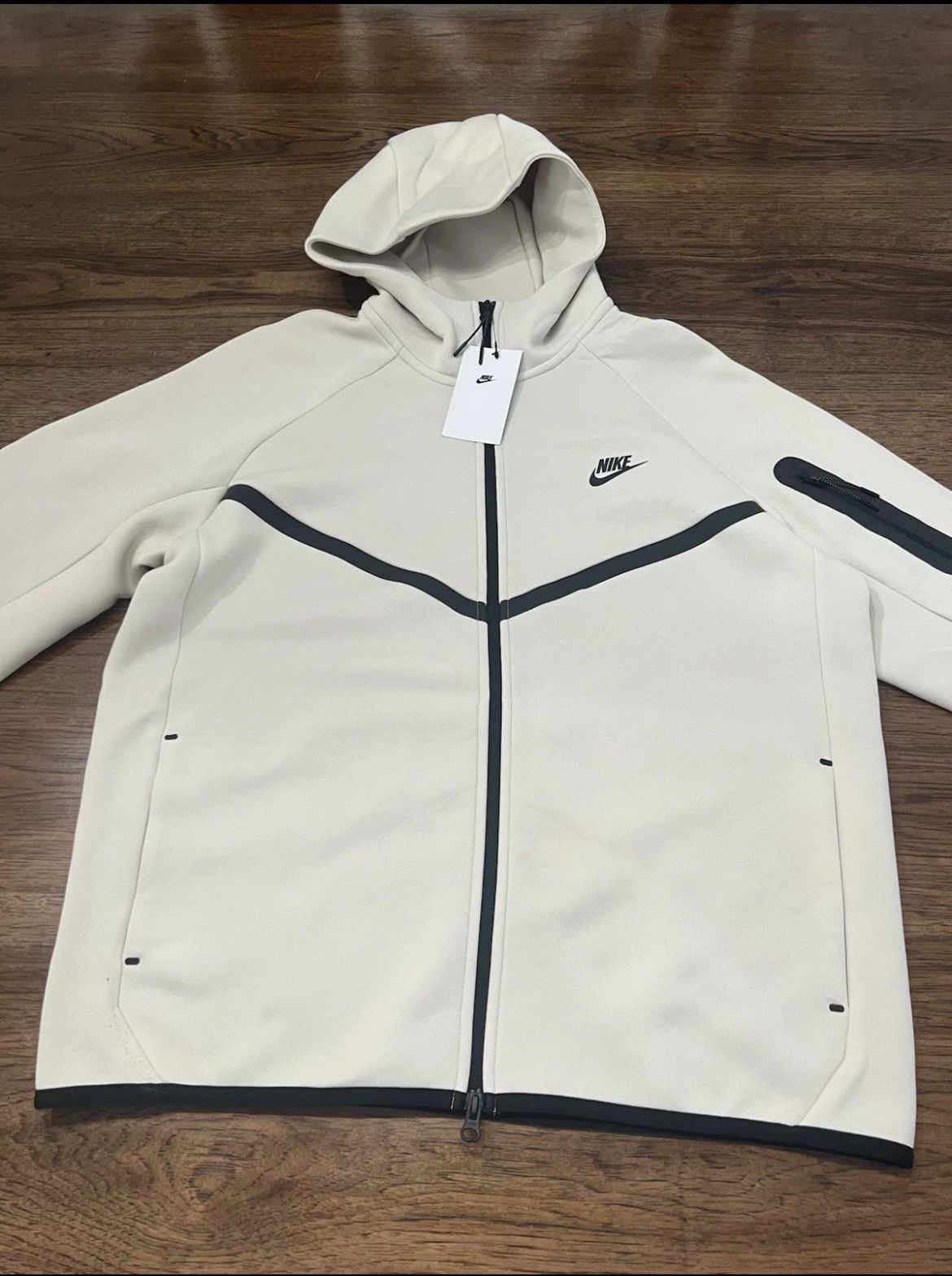 Nike Tech white Size large