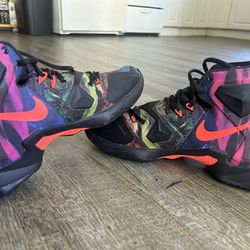Men’s Nike Lebron 13 Akronite shoes