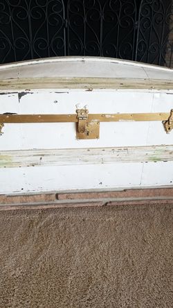 Antique Trunk missing one handle