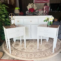 🌺 Refinished Solid Wood Dresser W/ 2 Bedside Tables/ Details Below ⬇️ 