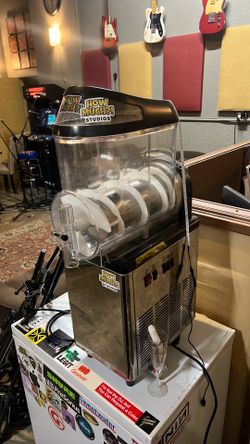 FROZEN DRINK AND SLUSHIE MACHINE