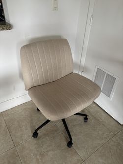 Cross Cross Chair with wheels