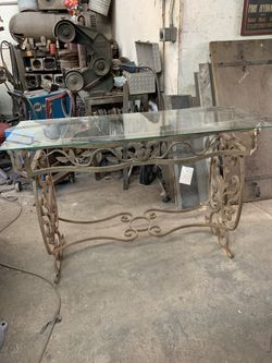 Wrought iron table. Great condition