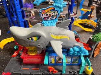 Kids toys, monster truck garage, monster truck loop and car wash