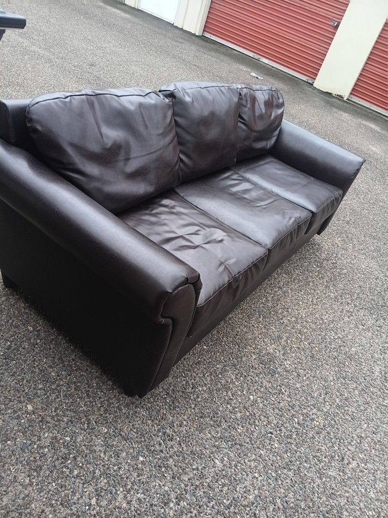 Very nice leather sofa