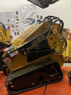 AGT MX-CRT23 Mini Skid Steer – 25HP, 36” Wide, Aux Hydraulics – New (0 Hours)