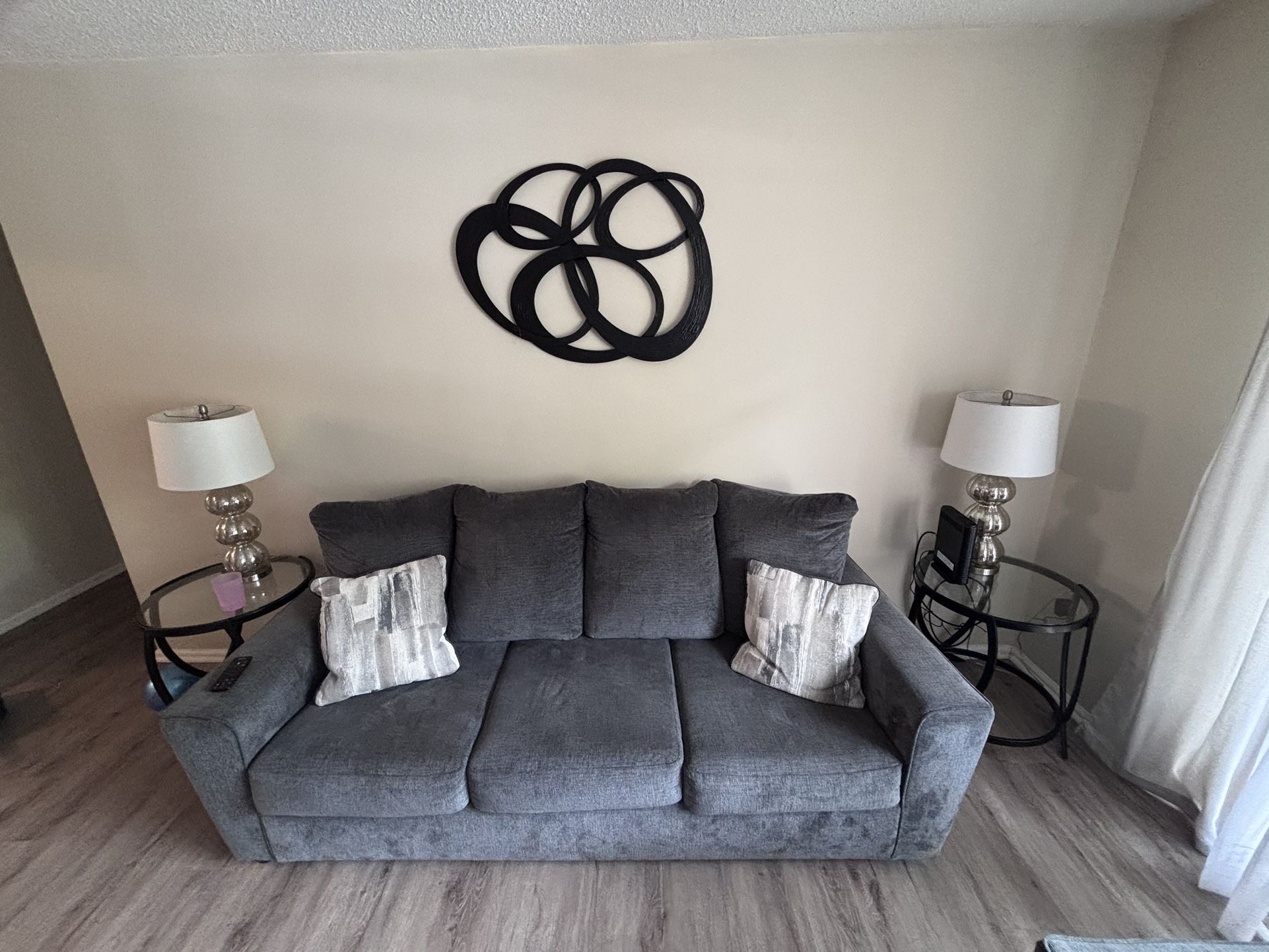 Free Couches And Coffe Tables And Tables