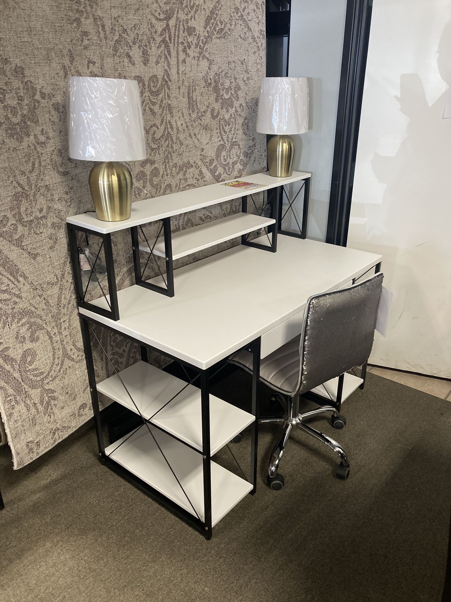 Desk Set! Last One’ $399! 🚨⭐️🩷