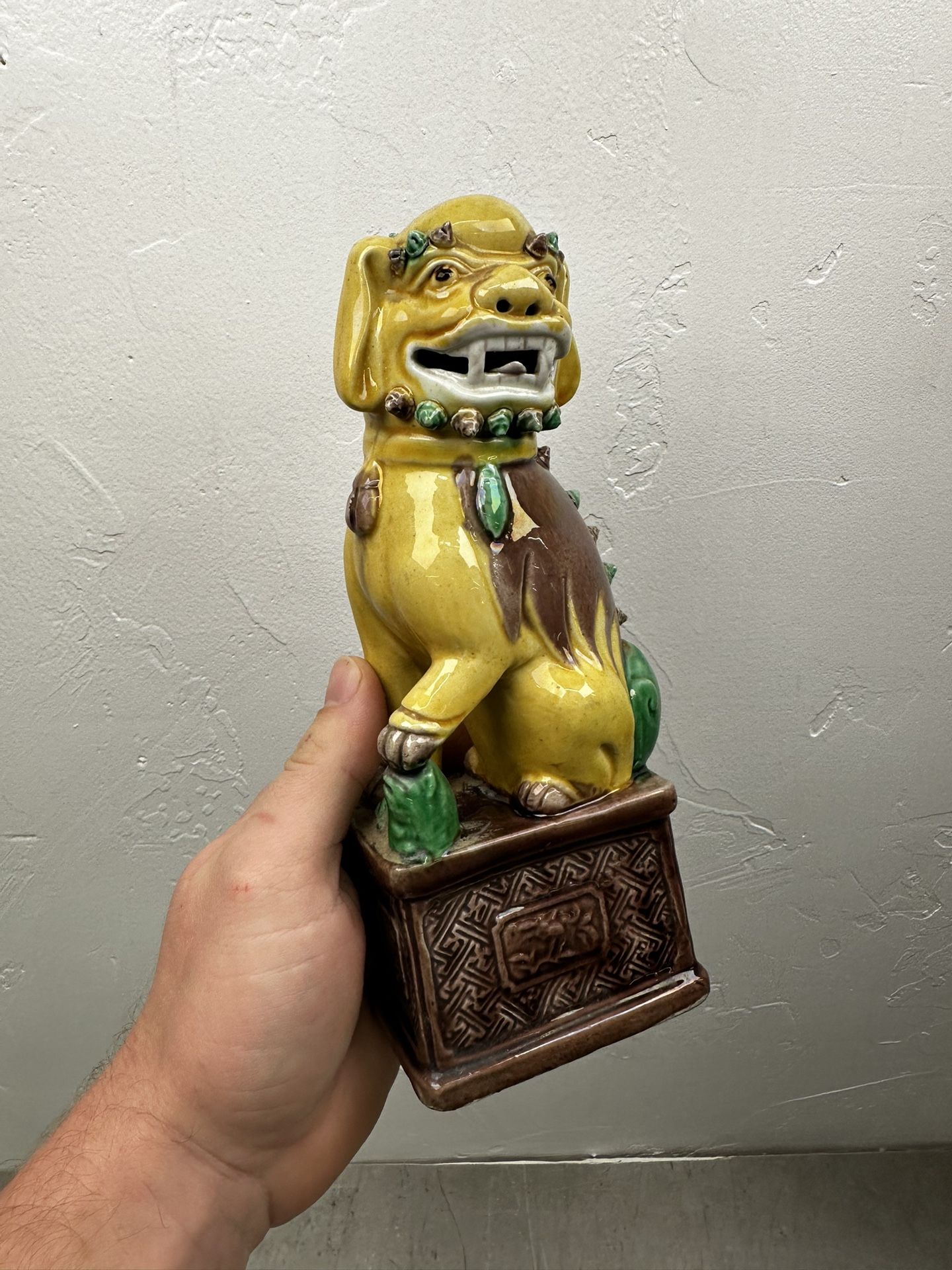 Chinese Export Lion Foo Dog Imperial Guardian Famille Jaune Verte Qing Style