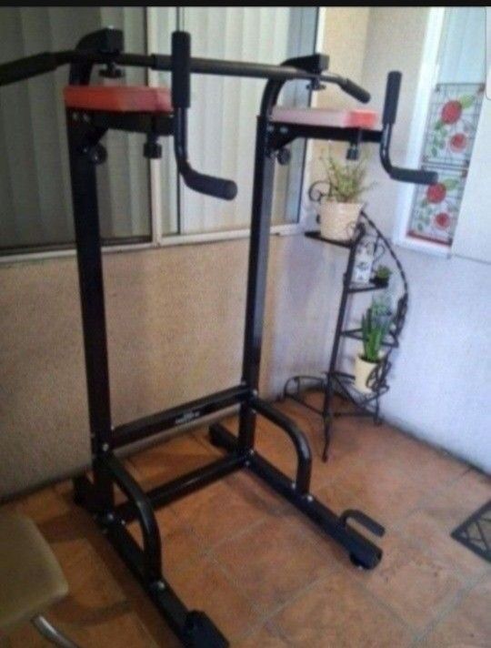 #100.! Pull Up/Dip Bar W/Adjustable Height.