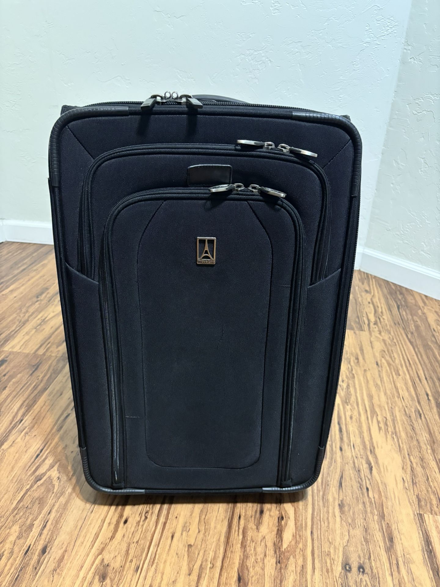 Luggage - Travelpro Crew 9 Upright Carry-On