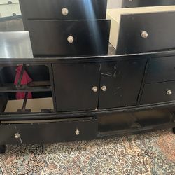 Free Dresser With Mirror 