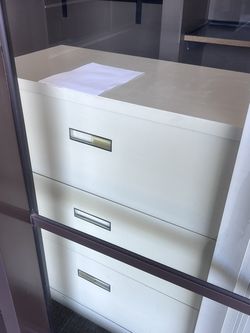 3-Drawer Lateral w/hanging files
