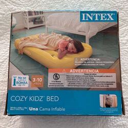 INTEX • Inflatable “Cozy Kidz Bed”
