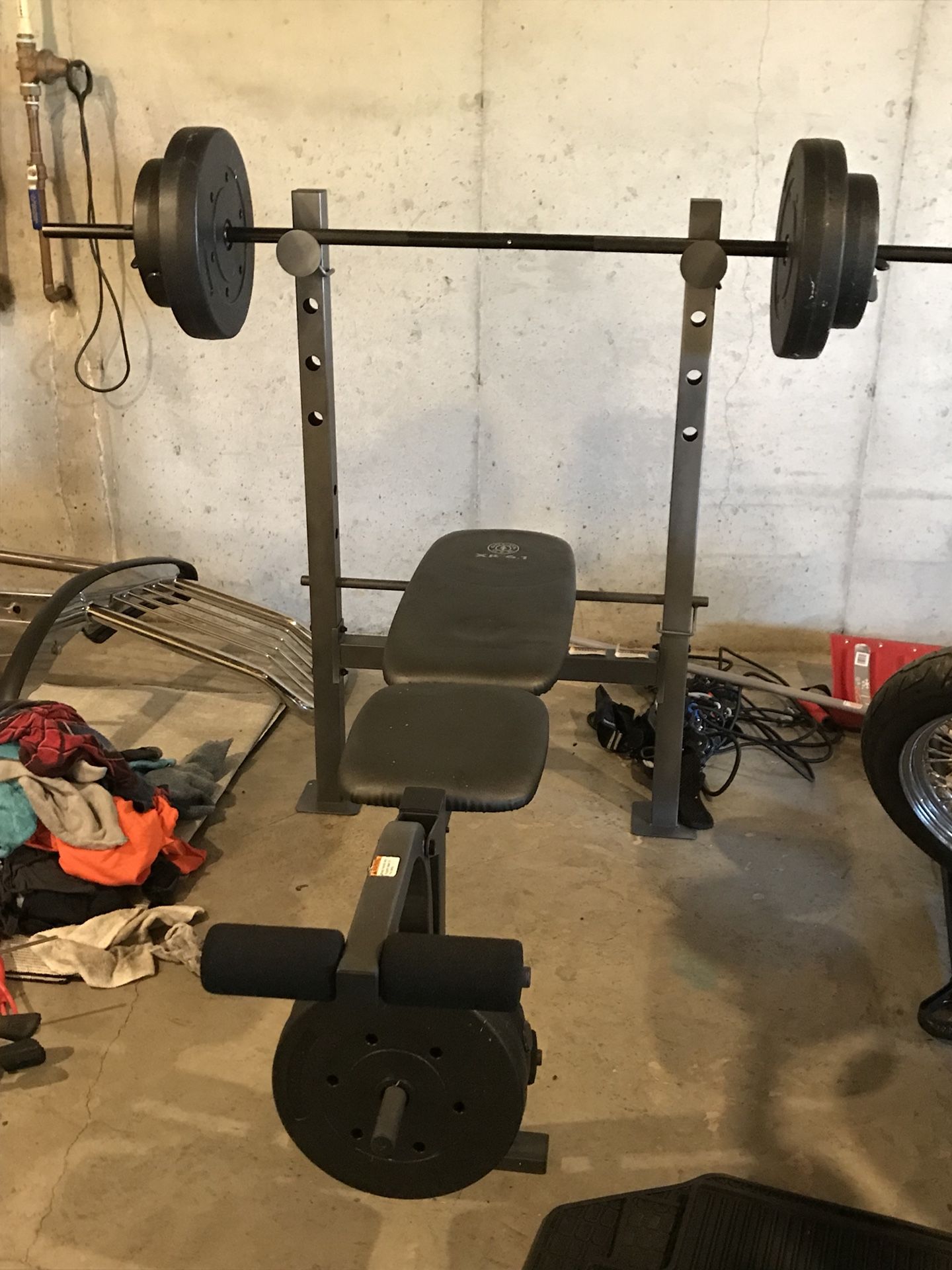 Golds Gym XR6.1 Workout Bench & Vinyl Weight Set