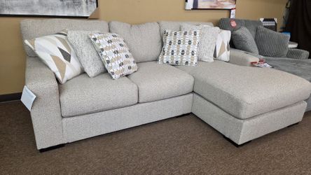 New Ashley Laurelgrove Pebble 2-Piece LAF Sofa Chaise