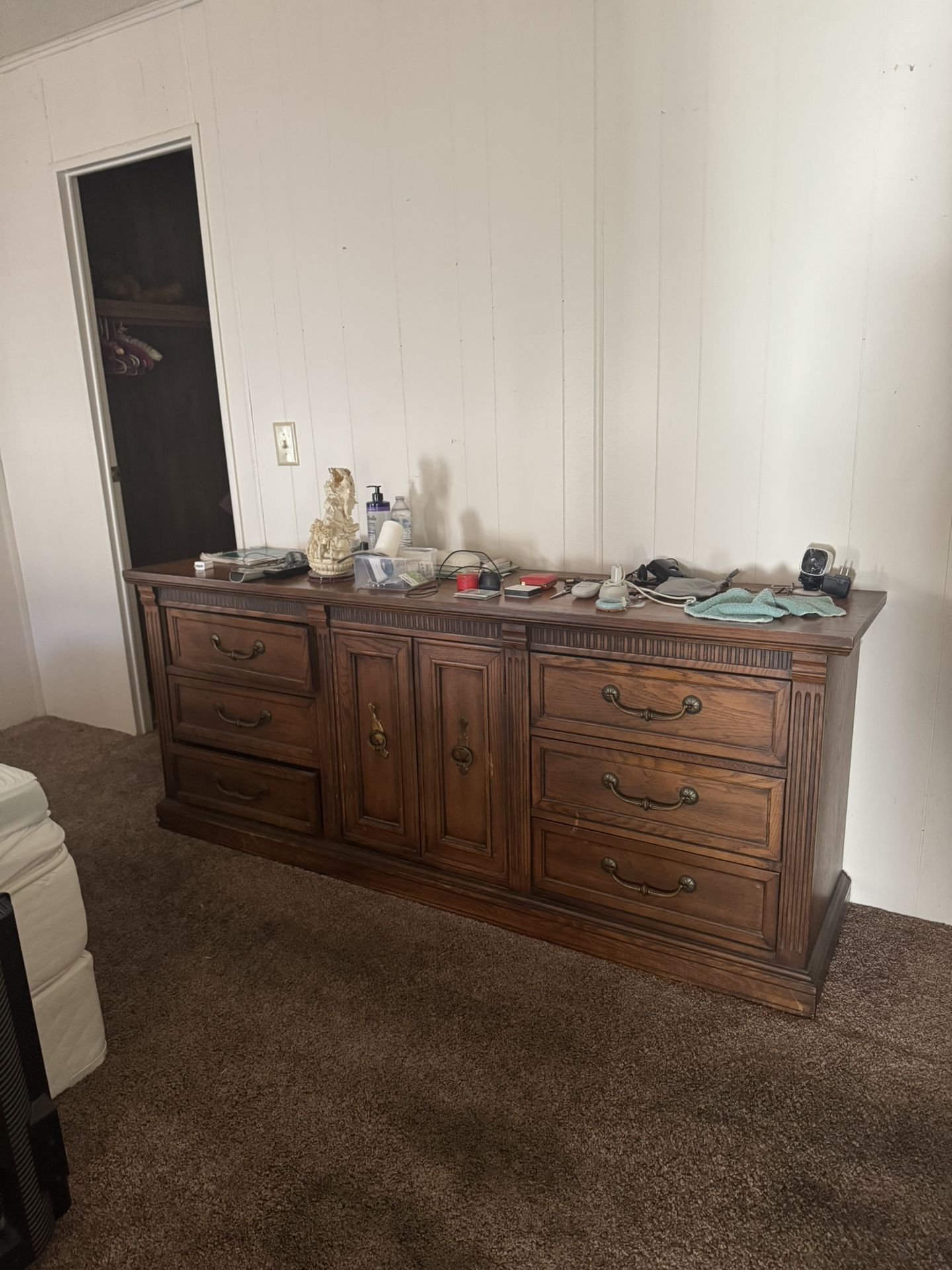 Dresser With Mirror 