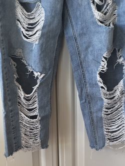 Pretty Little Thing - Boyfriend Ripped Jeans