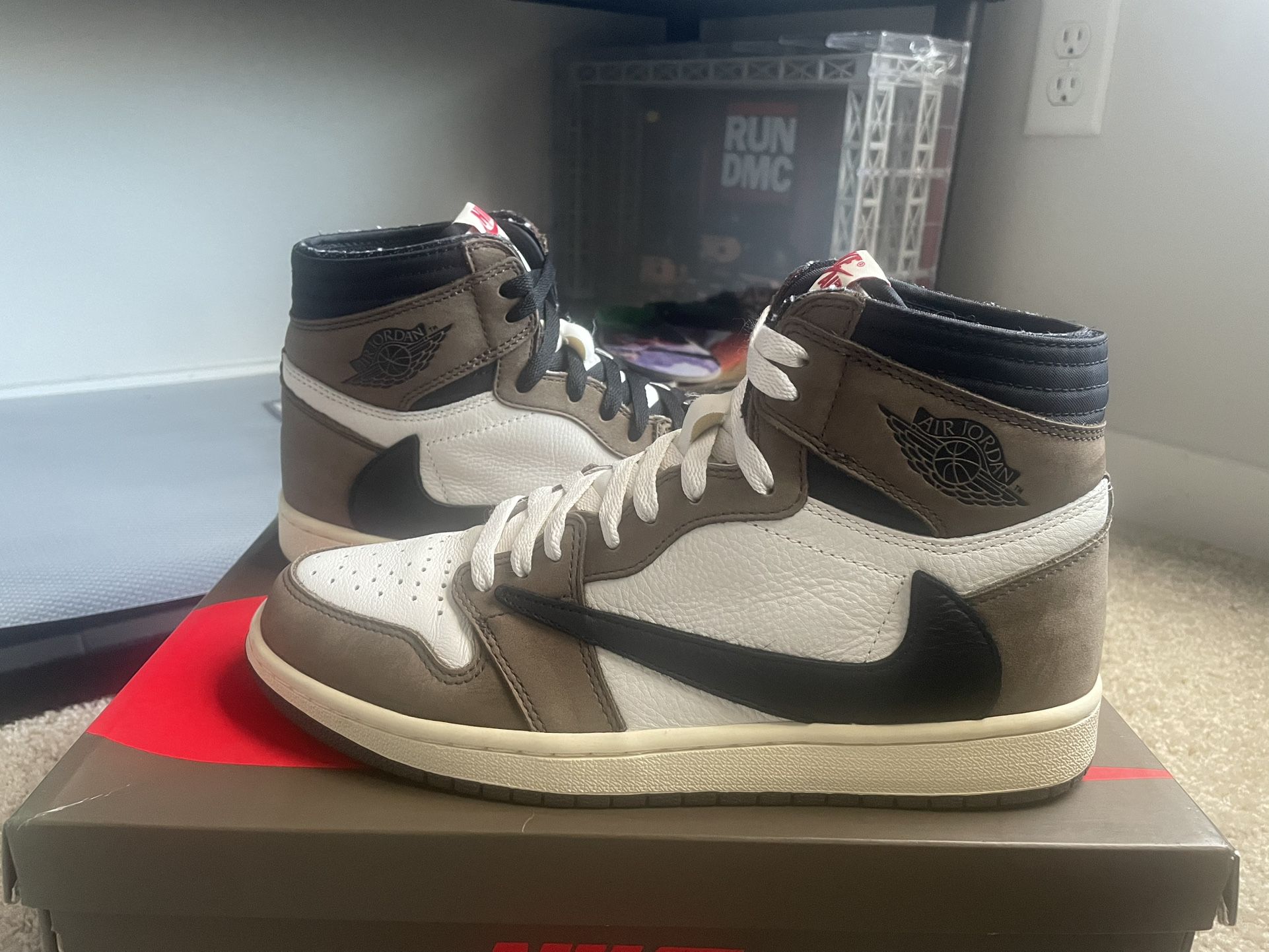 Travis Scott Jordan 1 Size 9.5