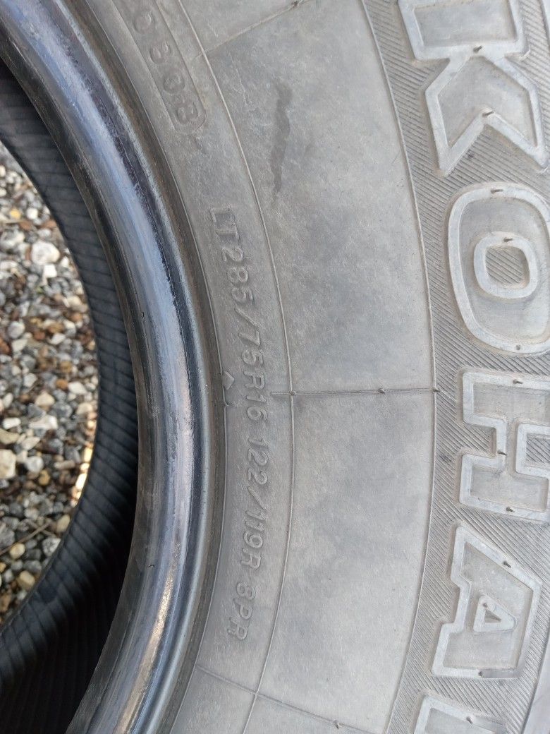 Yokahoma Tires 285 75 R16