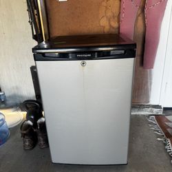 Mini Fridge 