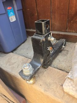 Trailer hitch mount