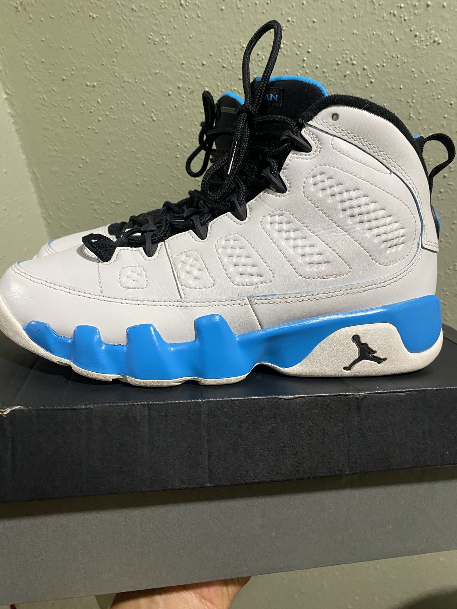 Air Jordan 9 Retro GS Powder Blue Excellent condition Size 6Y women 7.5