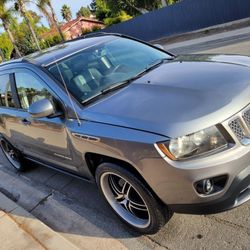 Jeep Compass, Low Miles, 4 Cylinder Gas Saver, Clean Title, Smogged, Registered, 20" Rims, Runs Great 