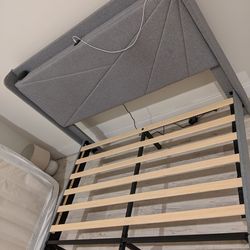 Upholstered Queen Bed (Mattress included)
