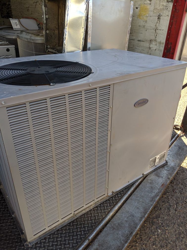 2011 Carrier 3 ton AC Package Unit Heat Pump. R410a