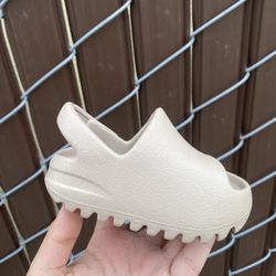 Yeezy Slide Pure Size 4K