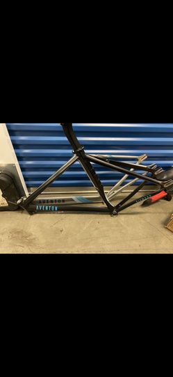 Aventon Black 55 Cm/ Silver 49cm