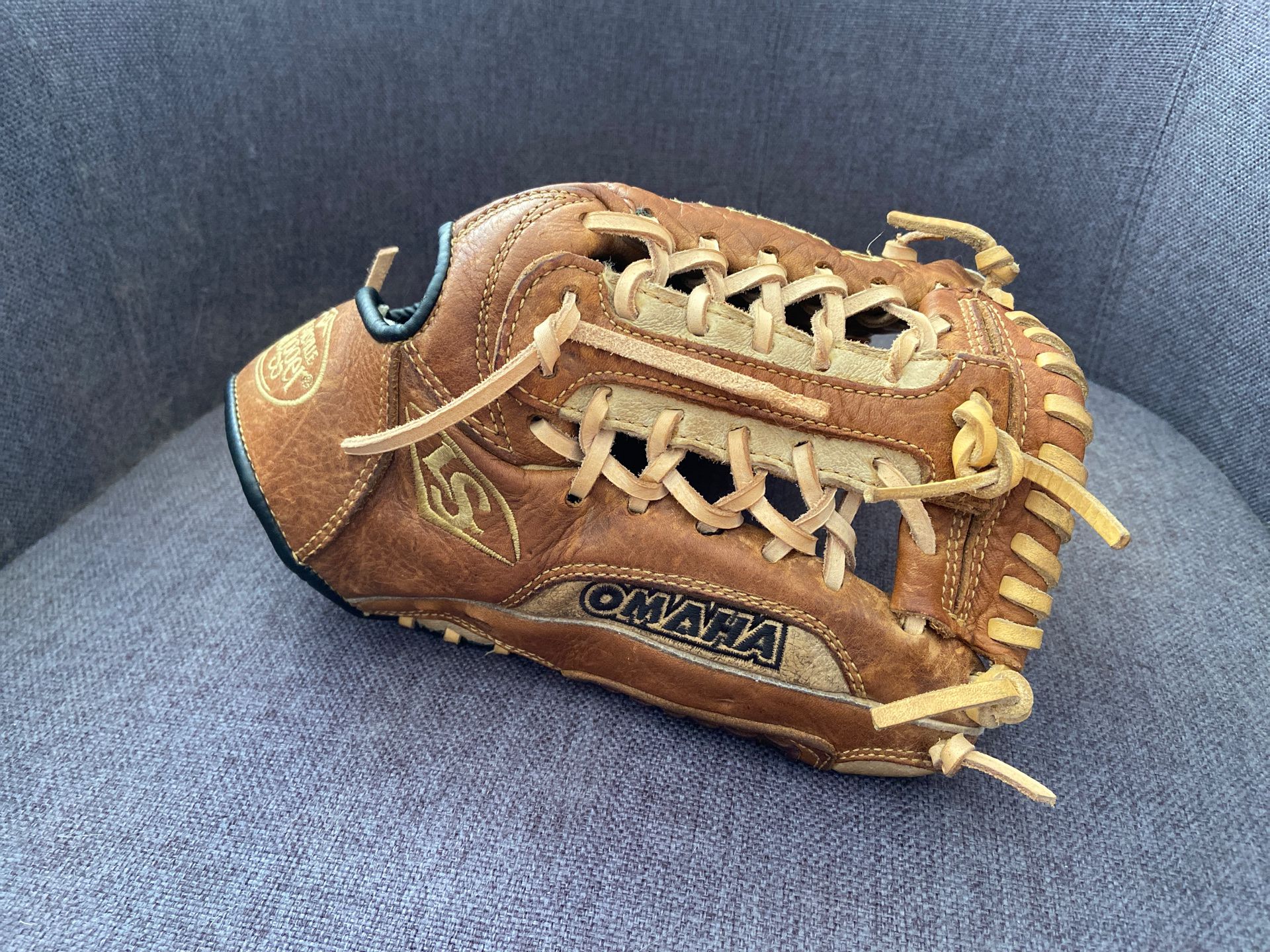Louisville Slugger Omaha Legacy 11.5” baseball glove