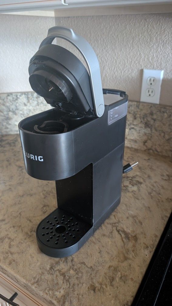 Keurig Mini K-Cup Coffee Maker (missing lid)